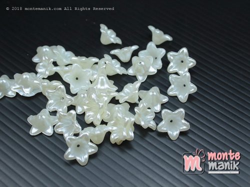 36 Pcs Manik Plastik Bunga Lily Putih 10 mm (MPA-024)
