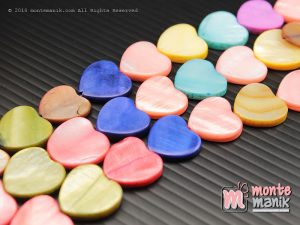 12 Pcs Manik Kerang Hati 1,5 cm Campur warna (MNKG-027)