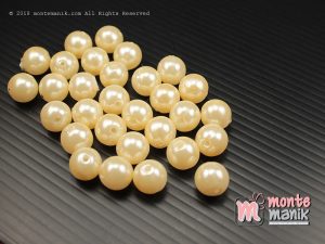 50 Butir Manik Plastik Bulat 8 mm Krem (MPA-0179)