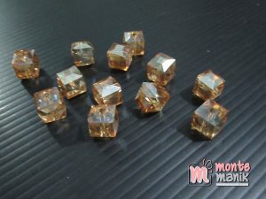 10 Butir Kristal Ceko Kubus 9 mm Coklat Muda (KRISTAL-137)