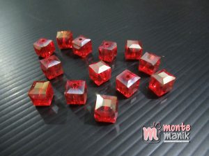 10 Butir Kristal Ceko Kubus 9 mm Merah (KRISTAL-135)